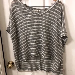 Short sleeve silver thread lightweight sweater!